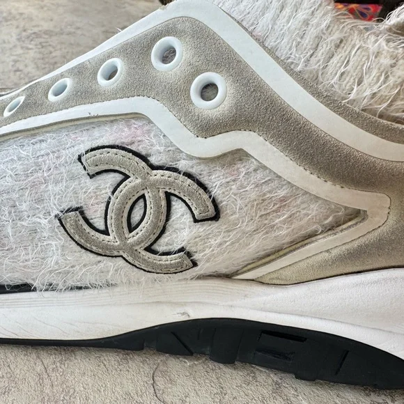 Chanel Two Tone Suede Knit CC Logo Low Top Sneakers Women’s Size‎ 39 EU / 9 US